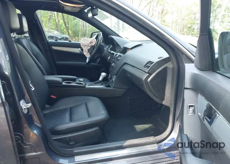 2008 Mercedes-Benz C 300 Luxury/Sport z USA, uszkodzony, nr VIN WDDGF54X98F082178